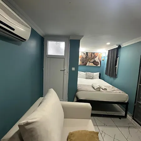 Ada Apartahotel *